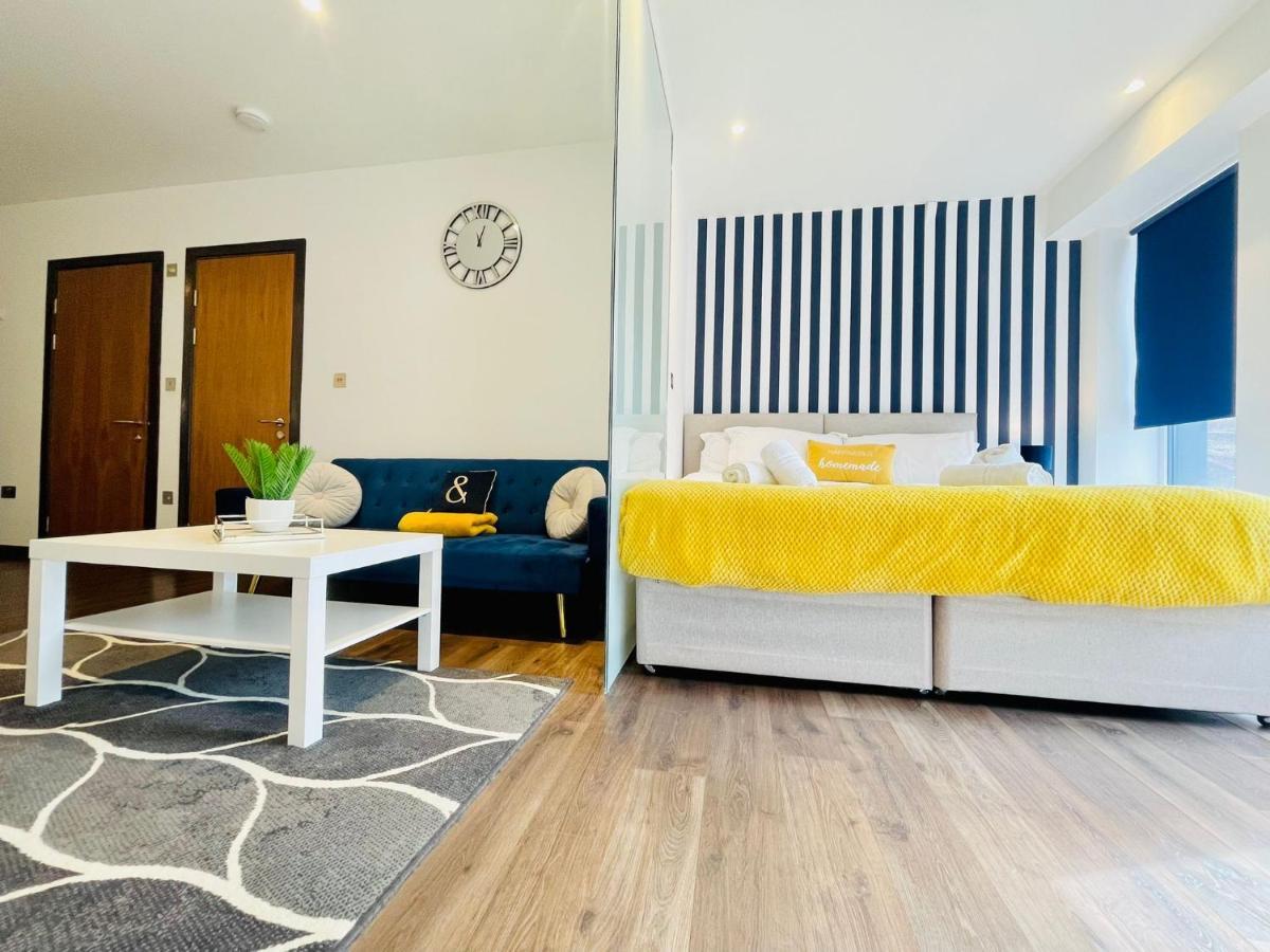 Park Street Apartment Luton By Hostaguest Exterior foto